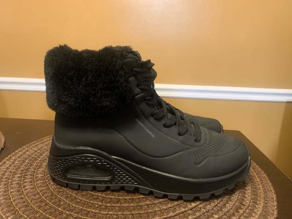 Skechers Uno Rugged Fall Air Boot Black Faux Fur women’s Size 6.5